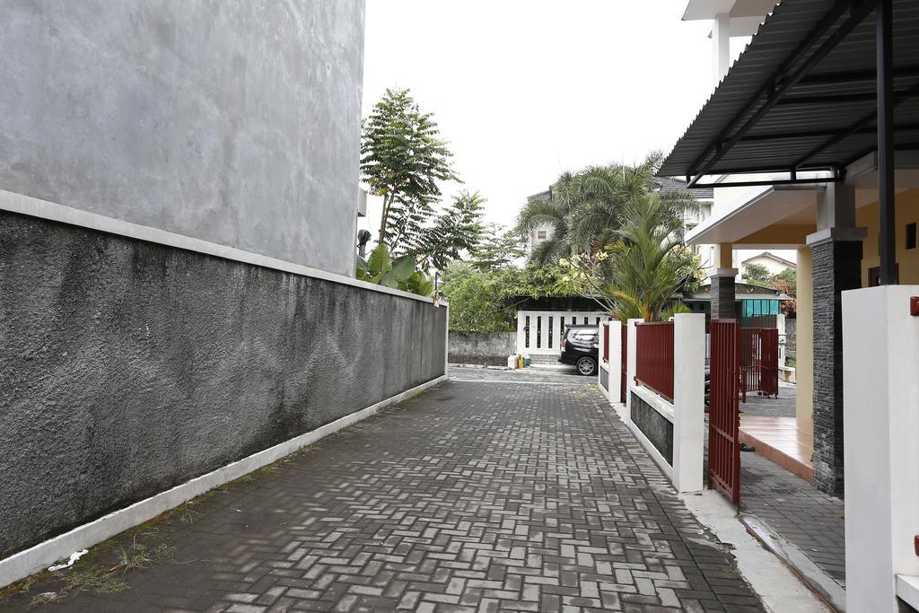 Reddoorz @ Jalan Damai Hotel Ngaglik Exterior foto